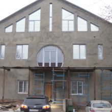 Балконная дверь в круглом проеме в коттедже Балконная дверь в круглом проеме в коттедже