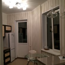 Балконная дверь отдельно от пластикового окна на кухне Балконная дверь отдельно от пластикового окна на кухне