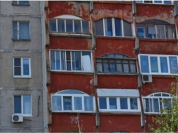 Остекление арочной лоджии в многоквартирном доме